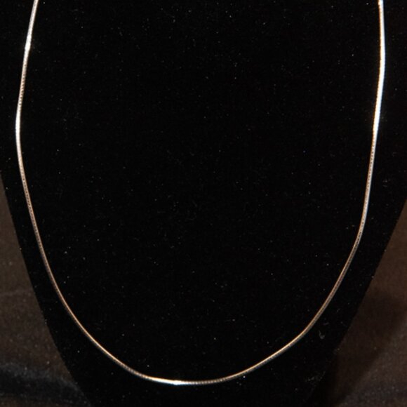 18" .925 Silver Snake Chain Necklace - Picture 2 of 3